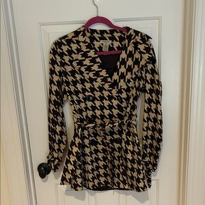Stylish Houndstooth Trench with Belt